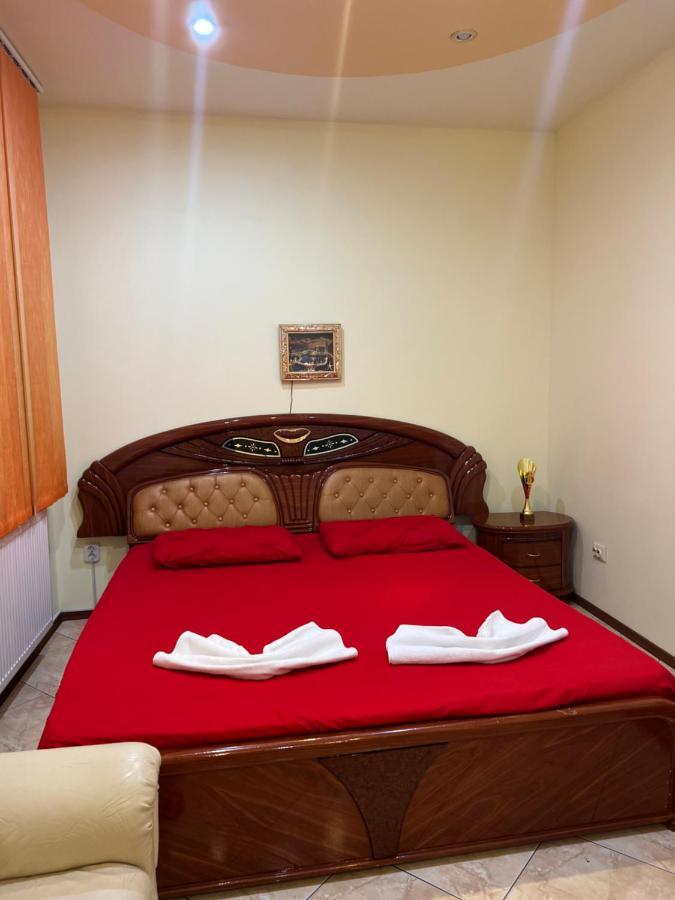 Aurora Boutique-Studio Premium Bed and Breakfast Bucarest Esterno foto